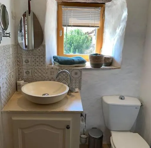 Maison Medievale Climatisee Avec Jardin 펜션